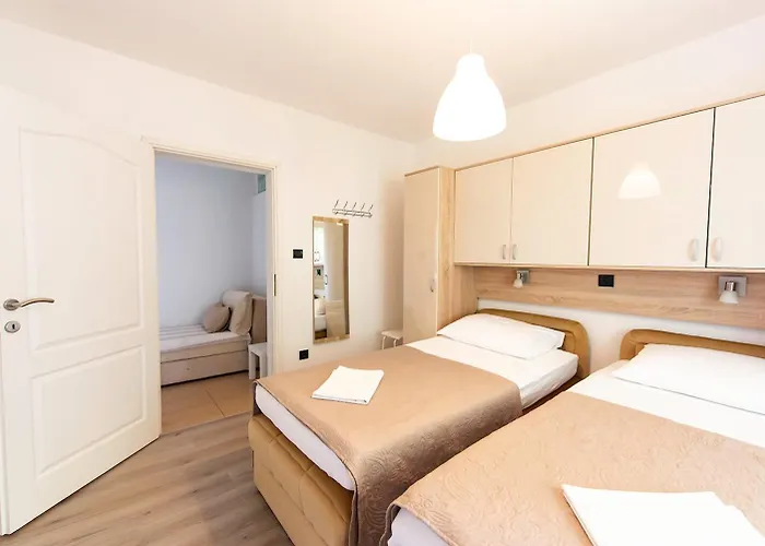 Lili Apartman Pag Town